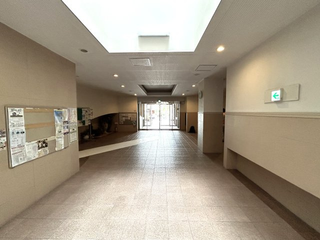 2階でもこの抜け感☆東向きなので朝起きたら気持ちのいい朝日が望めます♪やっぱりお日様が大事☆だって人間だもの！な【モリスガーデンヒルズ井土ヶ谷】リノベーションのその他共用部分