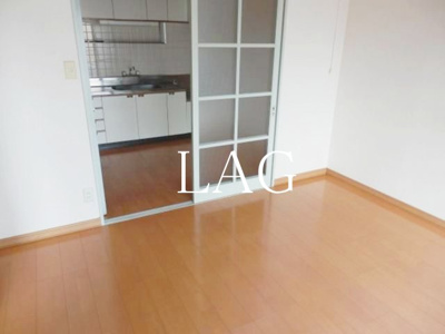 【居間・リビング】 | スエタケビル | 洋室のお部屋です。