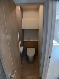 温水洗浄便座付きのトイレです♪