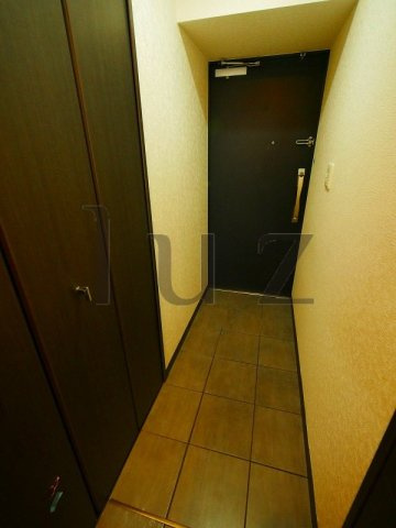 グロースメゾン新横浜の玄関