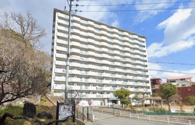 【外観】 | 逆瀬川パークマンション | バス停徒歩3分のためお出かけに便利。総戸数151戸の大規模マンションです