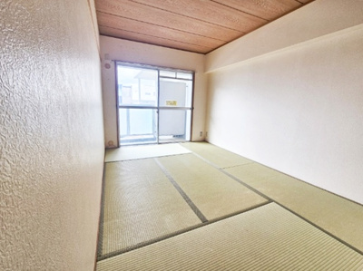 【和室】 | 逆瀬川パークマンション | 南東向きの明るい6帖の和室