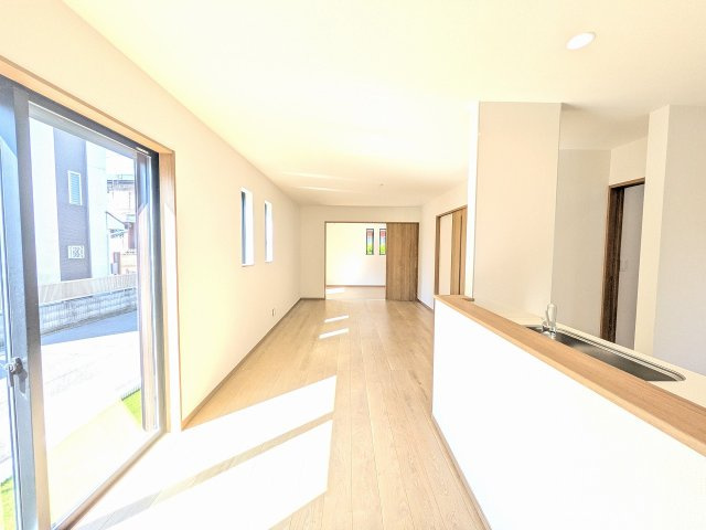 八王子市　中野町　新築一戸建て　１０期の内装|～17.31帖の明るいLDKで、家族団欒の時間をお過ごしいただけます～