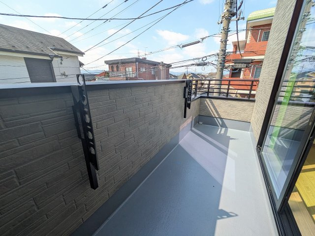 八王子市　中野町　新築一戸建て　１０期のバルコニー|～南西向きで陽当たりが良いバルコニー　洗濯物がよく乾きそうです～