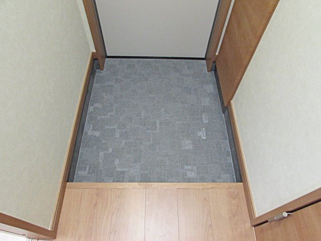 ナウハウス山本の玄関|明るい玄関です