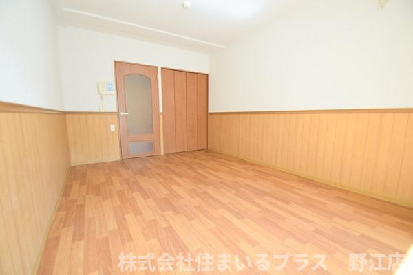 オルゴグラート鶴見の居間・リビング