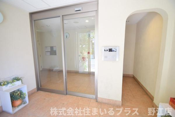 オルゴグラート鶴見のエントランス