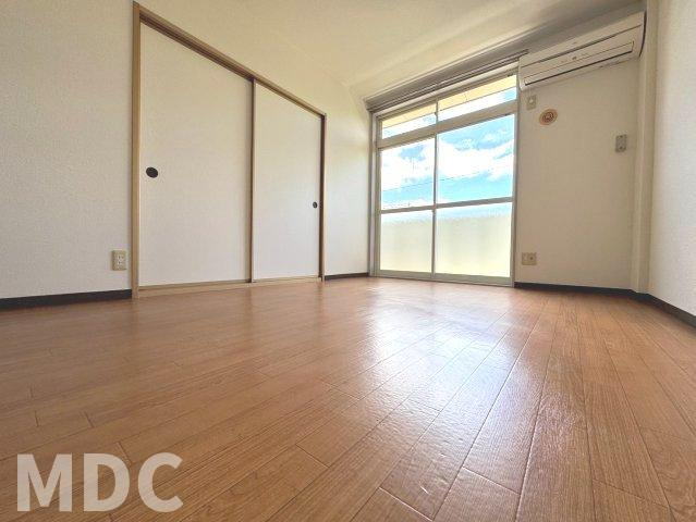 徳島市津田本町３丁目のアパートの居間・リビング