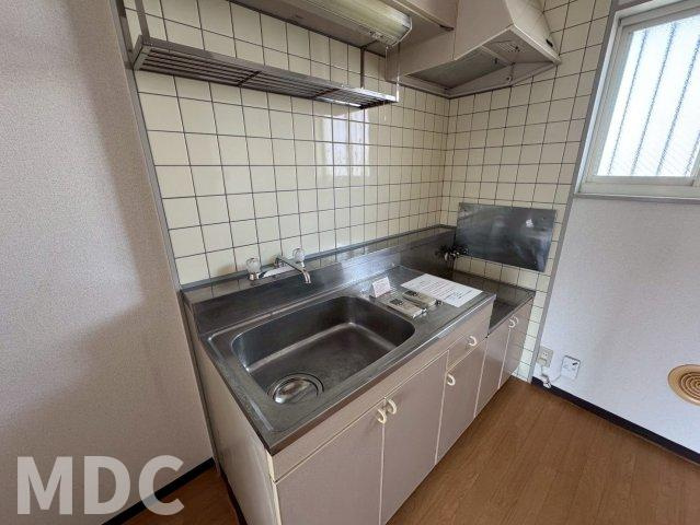 徳島市津田本町３丁目のアパートのキッチン