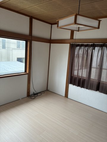 河渡３丁目戸建の洋室