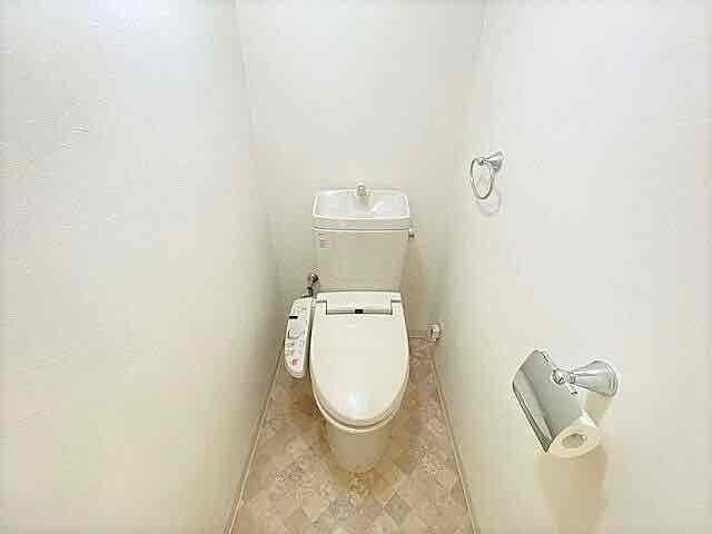 コンパクトで使いやすいトイレです♪