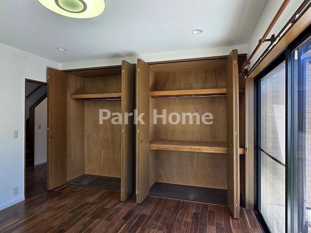 高知市福井町　中古戸建ての収納|１F:8洋室クローゼット
