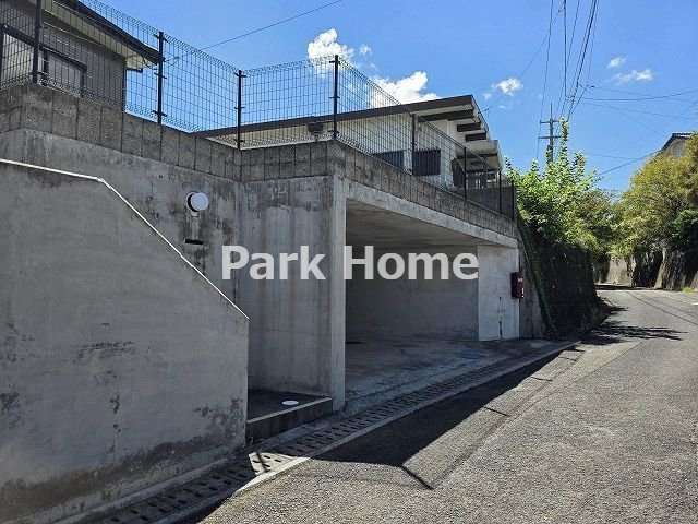 高知市福井町　中古戸建ての前面道路含む現地写真