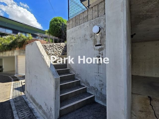 高知市福井町　中古戸建ての玄関