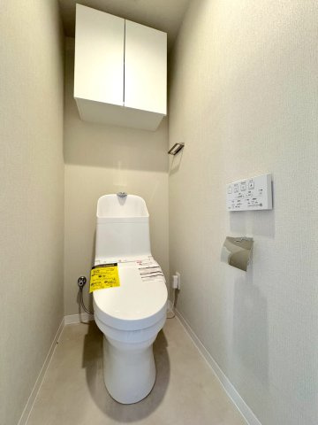 ライオンズプラザ大宮のトイレ|トイレも新規交換いたします。毎日使う場所だからこそ、新品で清潔なのが嬉しいポイントですね。お手入れがしやすい造りになっており、いつでも快適にお使いいただけます。