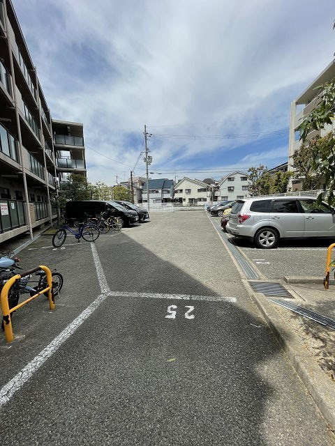 セレーノ園田の駐車場