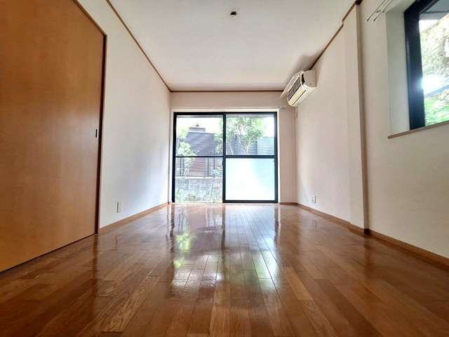 メゾンＡＳＵＫＡの洋室|★きれいなフローリングのお部屋★