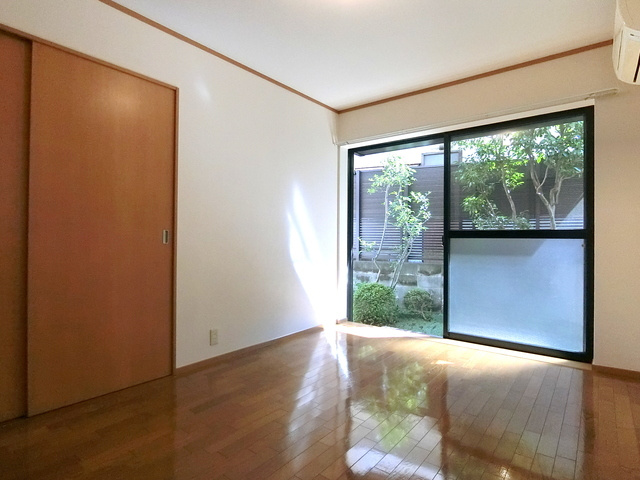 メゾンＡＳＵＫＡの寝室|★洋室にも収納あります★