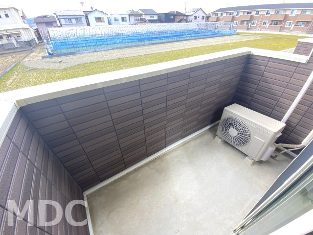 徳島市北島田町１丁目のアパートのバルコニー