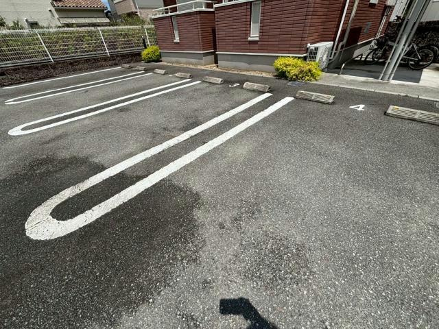 ジェルメ　フレーシュの駐車場