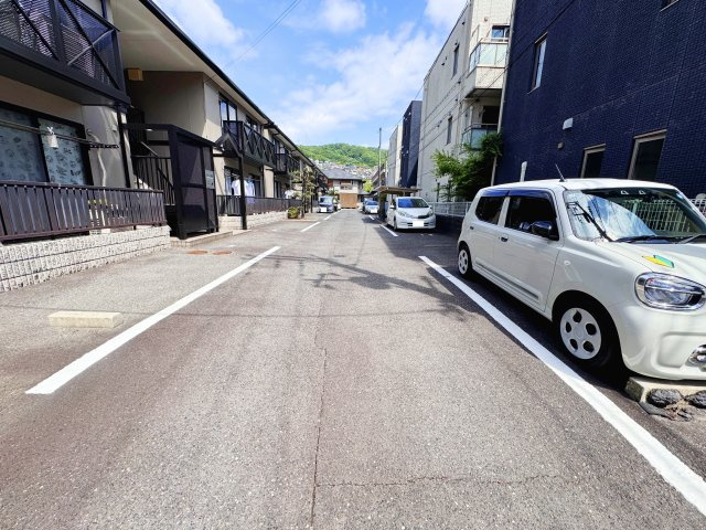ラルジュ瀬戸　A棟の駐車場