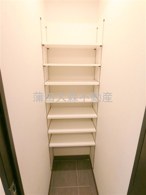 ラティエラ大森西の設備|玄関収納　シューズインクローゼット