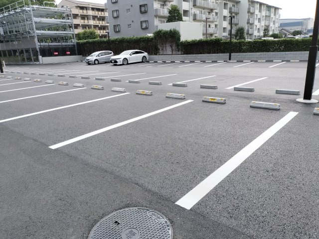 パークナード自治医大 祇園の駐車場