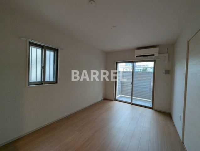 新大阪ファミール東館の居間・リビング