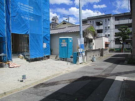 広島市西区福島町2丁目　新築一戸建ての前面道路含む現地写真