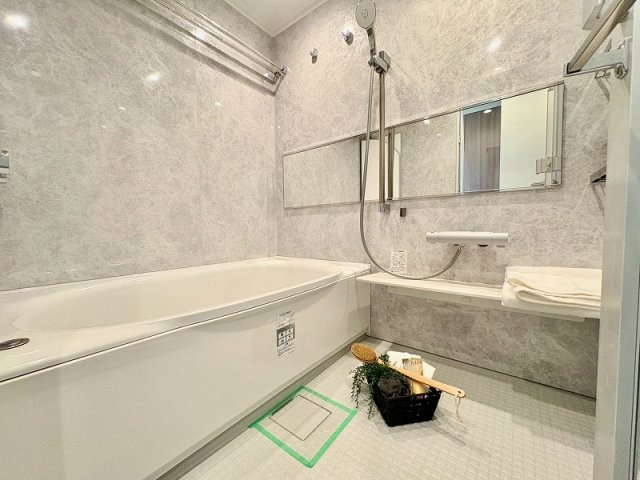 ベイクレストタワーの浴室|一日の疲れをゆっくり癒やせる1418サイズのバスルーム
ユニットバスも新規交換され、清潔感のある空間に仕上がっています。