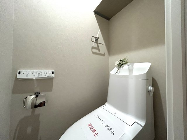 ７階・角部屋・南向き◎そーしーて！ペット飼育可◎静かな環境で叶う暮らし◎ちょっとした専用庭もあってガーデニングもできちゃう♪な【NICアーバンヒル井土ヶ谷レフトウィング】のトイレ|清潔感のあるトイレです