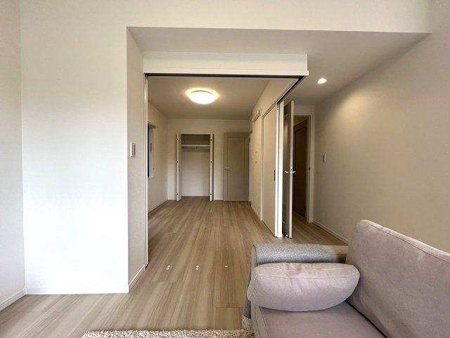７階・角部屋・南向き◎そーしーて！ペット飼育可◎静かな環境で叶う暮らし◎ちょっとした専用庭もあってガーデニングもできちゃう♪な【NICアーバンヒル井土ヶ谷レフトウィング】の洋室|スタンダードな洋室です