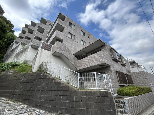 ７階・角部屋・南向き◎そーしーて！ペット飼育可◎静かな環境で叶う暮らし◎ちょっとした専用庭もあってガーデニングもできちゃう♪な【NICアーバンヒル井土ヶ谷レフトウィング】の外観|外観もきれいです