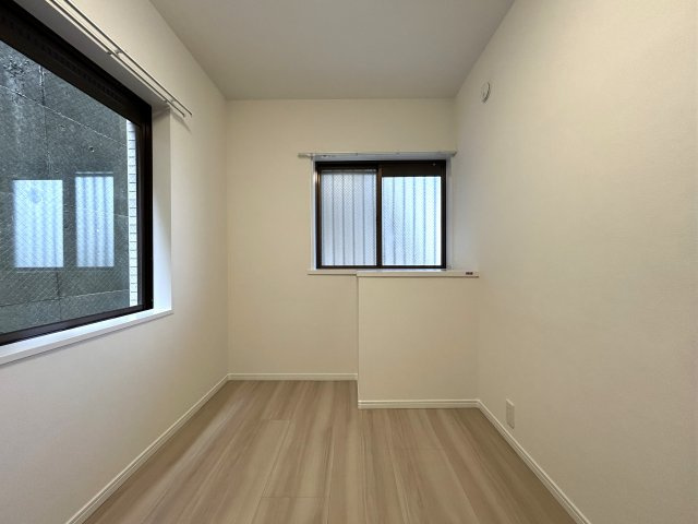 ７階・角部屋・南向き◎そーしーて！ペット飼育可◎静かな環境で叶う暮らし◎ちょっとした専用庭もあってガーデニングもできちゃう♪な【NICアーバンヒル井土ヶ谷レフトウィング】リノベーションの洋室|きれいな洋室です