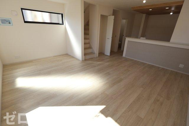 《仲介手数料無料》南区根岸１丁目12-5新築一戸建て‎FiT-Aの居間・リビング