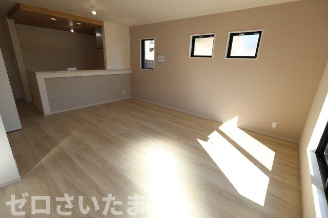 《仲介手数料無料》南区根岸１丁目12-5新築一戸建て‎FiT-Aの居間・リビング