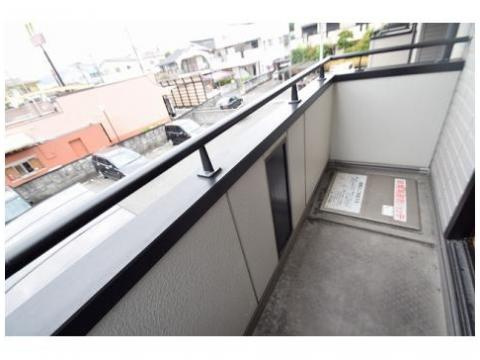 ハイアーグラウンドB棟のバルコニー