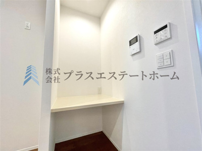 【その他】 | 須磨区南町1丁目新築戸建 | キッチン横には家族みんなが使えるワークスペースを設計♪パソコン机＆お子さんの勉強机にもおすすめ！