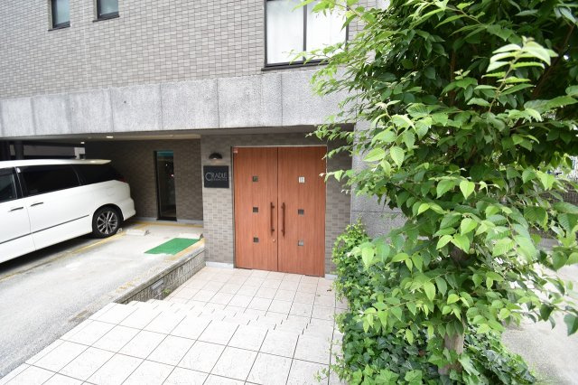 クレイドル上町Ⅱのエントランス