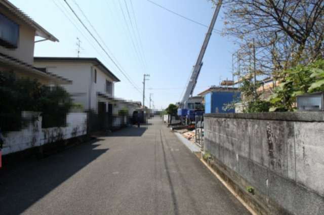 香南市野市町みどり野３丁目　新築戸建【平屋】　2期1棟1　の前面道路含む現地写真|【一方】　南　幅6.0ｍ　公道　接面:14.0ｍ