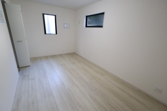《仲介手数料無料》南区根岸１丁目12-5新築一戸建て‎FiT-Aの洋室|納戸扱い 7.2帖