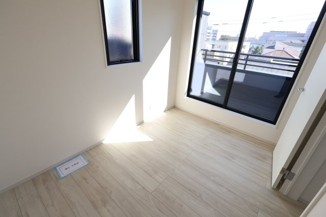 《仲介手数料無料》南区根岸１丁目12-5新築一戸建て‎FiT-Aの洋室|3階 4.3帖