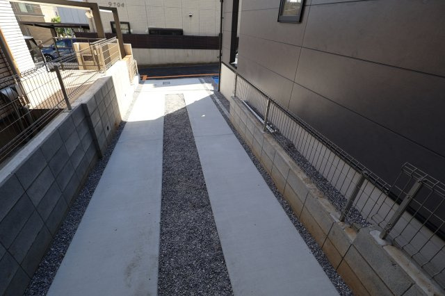 《仲介手数料無料》南区根岸１丁目12-5新築一戸建て‎FiT-Aの駐車場