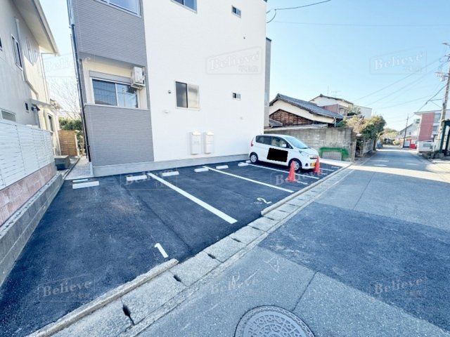 モアメゾン中央公園前の駐車場|嬉しいエアコン付き★