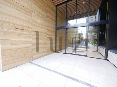 シティラックスツルミのエントランス