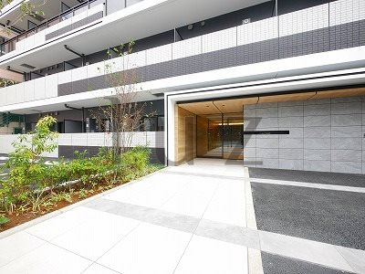 シティラックスツルミのエントランス