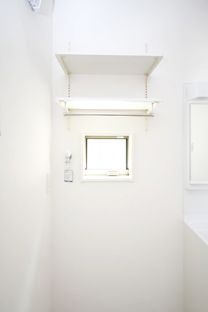 「通勤通学のアクセスも快適」高知市一宮中町1丁目　新築建売11の洗面所|小物を飾ってお洒落に演出できる壁面ニッチ。空間のアクセントにも◎※写真はイメージ