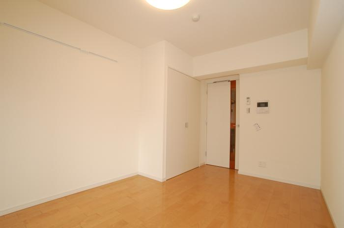 ステージファースト恵比寿二番館の居間・リビング|こちらのリビングで趣味の時間をお楽しみください