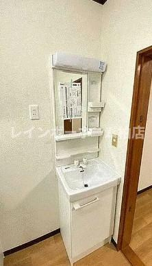 特典：仲介手数料が50％OFFです‼の洗面所