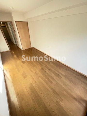 スカイヒルズの寝室|使いやすい居間です